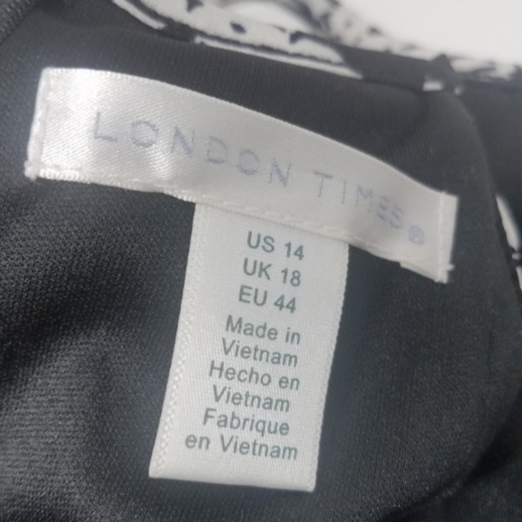 London Times Black and White Leaf Print Maxi Dress - Picture 5 of 5